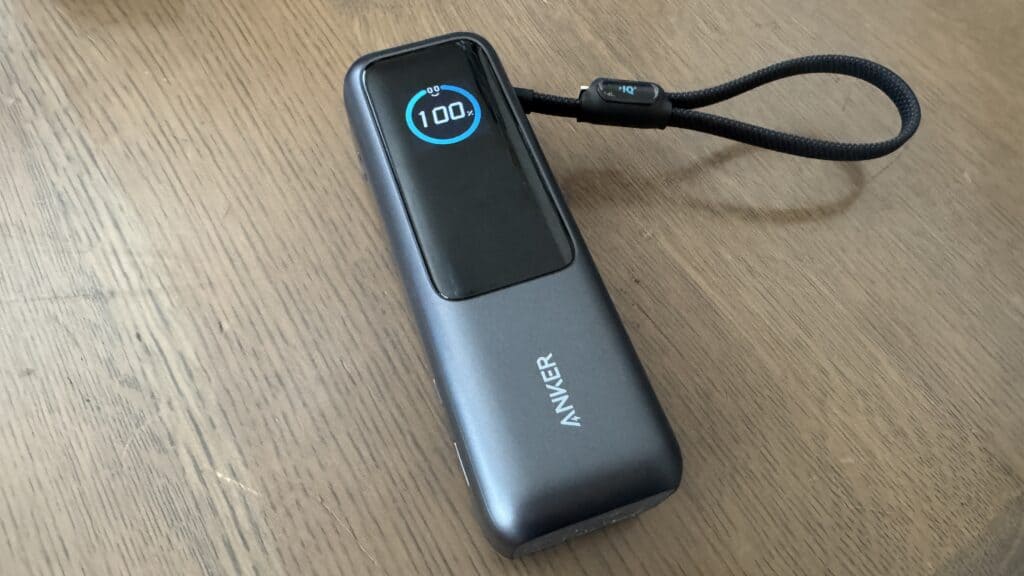 1. Anker Power Bank (25000mAh, Built-In & 巻取り式USB-Cケーブル)